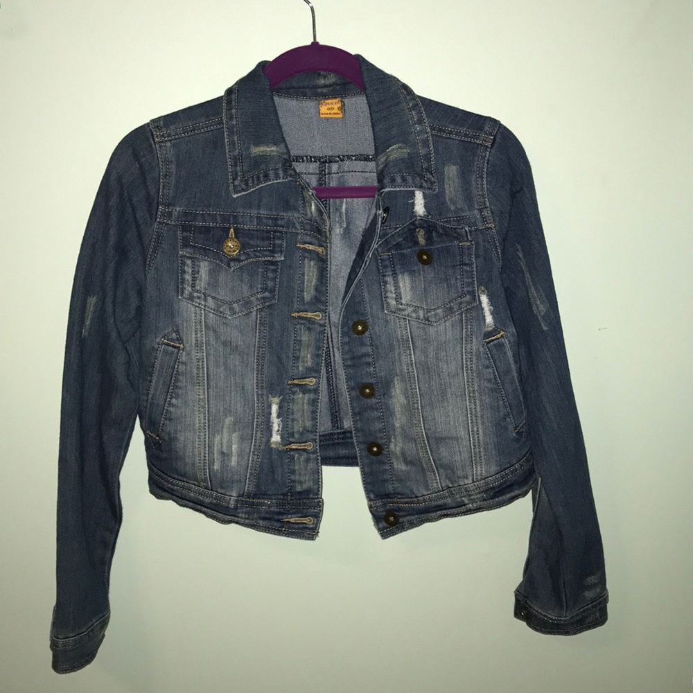 🚫SOLD🚫Distressed jean jacket